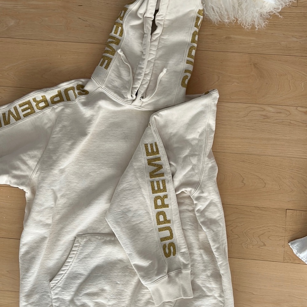 Supreme sweatshirt